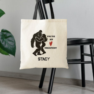 Bolso De Tela Diviértete BigFoot “Eres mi Squatchy” Pareja Román