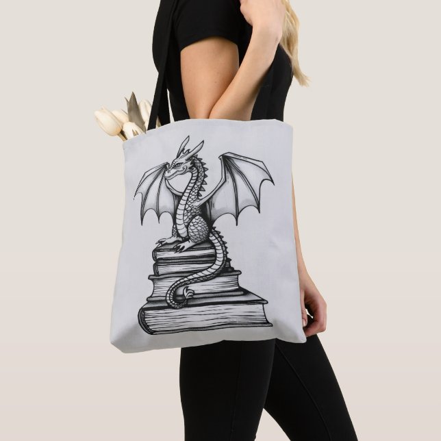 Bolso De Tela Dragón en los libros (Detalle)
