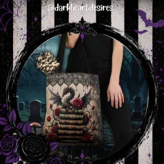 Bolso De Tela Dragón en pila de libros con rosas