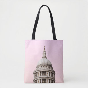 BOLSO DE TELA EDIFICIO DE CONCRETO BLANCO BAJO NUBES