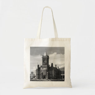 Bolso De Tela Edificio Pierhead, Cardiff, Gales (B&W)