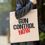 Bolso De Tela El control de armas ahora reforma las leyes de arm<br><div class="desc">Es hora de que nuestro gobierno apruebe leyes y regulaciones más estrictas para proteger a nuestros ciudadanos y reducir nuestros índices de criminalidad. Creo en la verificación de antecedentes, las leyes sensatas sobre armas y la reforma de las armas. Audaz mochila política que dice Control de armas ahora para los...</div>