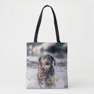 Bolso De Tela El Labrador Negro Juega A La Obra En El Agua