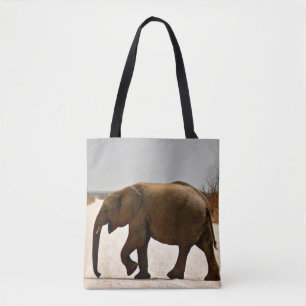 Bolso De Tela Elefante bebé en un sendero polvoriento