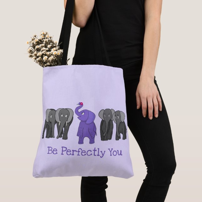 Bolso De Tela Elefante morado Personalizado "Sé perfecto tú" (Detalle)