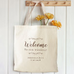 Bolso De Tela Elegante Bienvenida Boda Hotel Guest Favor Brown<br><div class="desc">Elegante y clásico bolso de bienvenida boda con un diseño de moda en marrón a la moda sobre un fondo transparente que muestra el material de fondo natural y el color. Este sencillo y moderno diseño ofrece una sofisticación atemporal y clásica. Personalice los nombres de la pareja y la fecha...</div>
