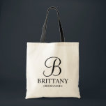 Bolso De Tela Elegante dama de honor personalizada en blanco y n<br><div class="desc">Elegante regalo de dama de honor en blanco y negro con monograma personalizado en elegante estilo caligráfico con el nombre de la dama de honor y el título en estilo clásico de tipo de letra serif. También perfecto para la empleada de honor, la niña flor, la madre de la novia...</div>