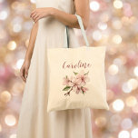 Bolso De Tela Elegante flor de cerezo de boda en tono rosa guión<br><div class="desc">Romántico rosa flores y letras fluyentes crean un diseño de nombre suave y elegante perfecto para las damas de honor y regalos para la boda. Esta delicada obra de arte floral sobre un fondo neutro cálido es adecuada para celebraciones de primavera o verano y añade un toque femenino a cualquier...</div>