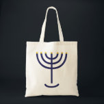 Bolso De Tela Elegante medalla de oro de la marina de Menorah<br><div class="desc">Elegante tote de oro de la Marina Menorah. ¡Qué gran idea para Sukkot! Este práctico tote cuenta con una marina elegante y Menorah dorada. La Menora dorada se menciona en la Biblia en el Éxodo 25:31 ... dice... Hacerás un candelabro de oro puro. De obra batida se hará el candelabro....</div>