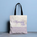 Bolso De Tela Elegante Moda Girly Marble Sparkle Personalizado<br><div class="desc">Este diseño de moda presenta un elegante mármol brillante con lavanda y rayas blancas en la base. Personalizado con tu nombre editando el texto en la caja de texto proporcionado #moda #moda #modaDeModa #deModa #deModa #deModa #elegante #totes #totebags #bolsas #regalos #regalo #regalo #regalo para ella #personalizado #regalos #accesorios</div>