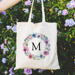 Bolso De Tela Elegante Monogra de guirnalda floral rosa y púrpur<br><div class="desc">Acelere su juego de tote con nuestras elegantes bolsas de té personalizadas Midnight Blooms. La elegante bolsa de tote presenta su monograma personalizado o inicial rodeada por una corona de rosas acuáticos en tonos violeta, malva y azul con hojas verdes exuberantes. Las bolsitas de flores son perfectas para la futura...</div>