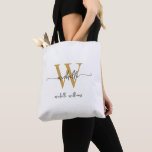 Bolso De Tela Elegante Monogramada de Girona Blanca Personalizad<br><div class="desc">Monograma blanco y dorado elegante y elegante Girly Nombre inicial Firma Script Personalizado Bolsa de Tote Personalizada. Este diseño presenta su nombre de pila en una tipografía (o caligrafía) con tipografía de tipo de letra cruz con letras de bonito, con nombre inicial y familiar o nombre completo en dorado y...</div>