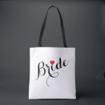 Bolso De Tela Elegante Personalizado Novia Novia Fiesta de la Bo<br><div class="desc">Hermoso y elegante guión de tipografía en blanco y negro, corazón rojo, elegante, de moda, personalizado, personalizado, bolsa de té para la novia para ducha de novia, despedida de soltera, boda. Por otro lado, la bolsa muestra el nombre de la novia en un hermoso y elegante guión de tipografía rosa....</div>