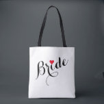 Bolso De Tela Elegante Personalizado Novia Novia Fiesta de la Bo<br><div class="desc">Hermoso y elegante guión de tipografía en blanco y negro, corazón rojo, elegante, de moda, personalizado, personalizado, bolsa de té para la novia para ducha de novia, despedida de soltera, boda. Por otro lado, la bolsa muestra el nombre de la novia en un hermoso y elegante guión de tipografía rosa....</div>
