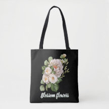 Elegante ramo floral blanco con hojas verdes