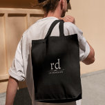 Bolso De Tela Elegante regalo de Monograma Negro y Blanco Grooms<br><div class="desc">Presentamos el regalo perfecto para sus padrinos en su gran día - una elegante y práctica bolsa de té con las Iniciales Clásicas Monogramas en blanco y negro. Este elegante accesorio añade un toque de sofisticación a cualquier mochila de tote de los padrinos y hace un regalo reflexivo y práctico...</div>
