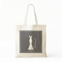 Elegante vestido blanco sobre gris - dama de honor