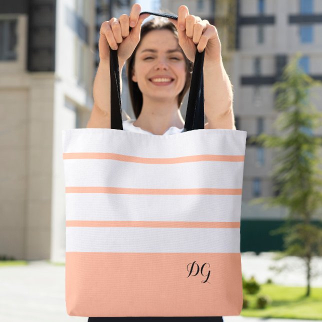Bolso De Tela Elegantes Rayas Modernas en Negrita Monograma Tend (Elegant Modern Bold Stripes Monogram Trendy Peach Tote Bag)