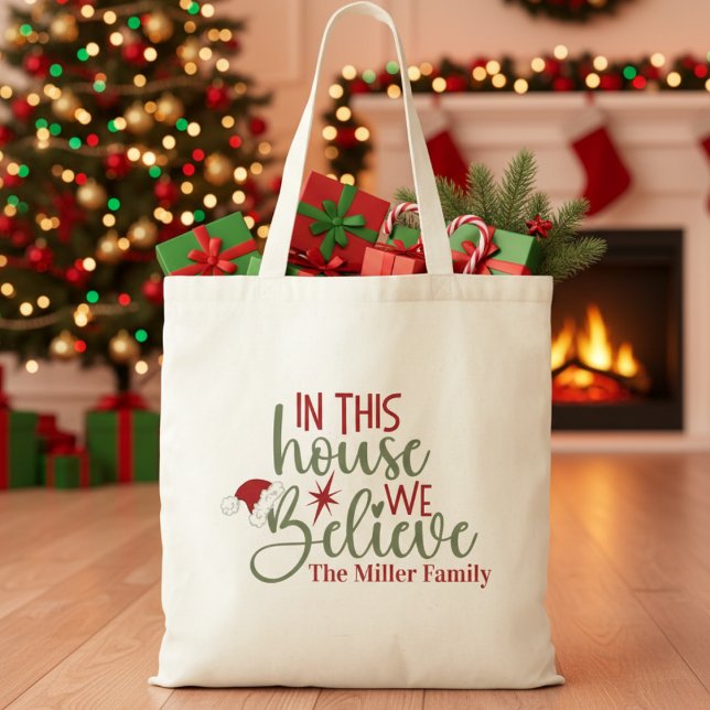 Bolso De Tela En Esta Cámara Creemos Que Los Navidades Personali (In This House We Believe Custom Christmas Tote Bag - Add Your Name, Family Name or Special Text)
