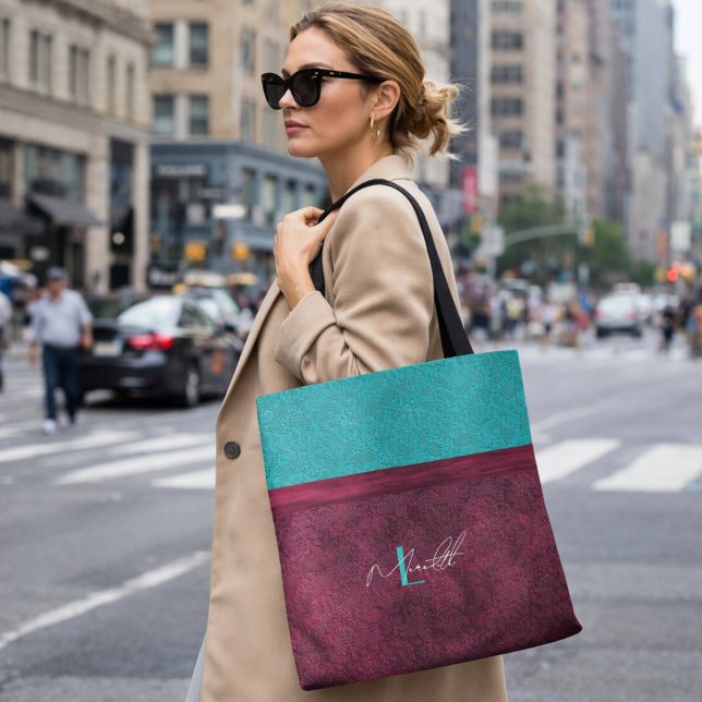 Bolso De Tela Encaje de moda personalizable borgoña y turquesa (the burgundy & turquoise bag in situ. AI generated picture, not the real product.)
