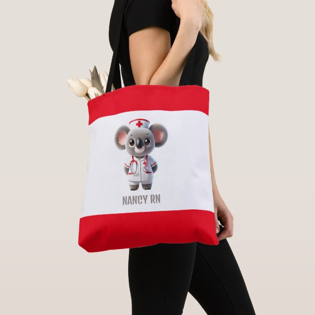Bolso De Tela Enfermera de osito de Koala con estetioscopio rojo (Detalle)