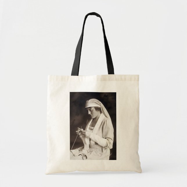 Bolso De Tela Enfermera de WWI tejiendo suéter (Frente)