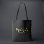 Bolso De Tela Escritura moderna para las damas de honor personal<br><div class="desc">Modern Script Personalized Bridesmaids Tote Bag con el nombre de la dama de honor personalizado en estilo de letra de escritura moderna de oro con título y fecha boda en moderno estilo de letra sans serif en fondo negro. También perfecto para la empleada de honor, la niña flor, la madre...</div>