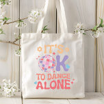 Bolso De Tela Está bien bailar solo en el amor solitario<br><div class="desc">Está bien bailar solo. Funny Single Self Love Tote Bag incluye la tipografía moderna "Está bien bailar solo",  acentuada con una bola de disco,  corazones de amor,  estrellas y flores de peluche. Diseñado por Evco Studio www.zazzle.com/store/evcostudio</div>