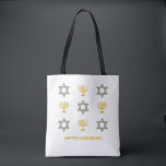 Bolso De Tela Estrella de David Menorah HANUKKAH<br><div class="desc">HAPPY moderno HANUKKAH aleta bolsa con texto de PERSONALIZABLE, mostrando oro falso y ESTRELLA plateada DE DAVID y MENORAH. El texto lee HAPPY HANUKKAH con un nombre de marcador de posición, y es PERSONALIZABLE, así que puede PERSONALIZARLO agregando su nombre u otro texto. Ideal para las celebraciones de Hanukkah, y...</div>