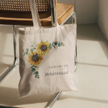 Bolso De Tela Eucalyptus Floral Sunflower Bridesmaid Favor<br><div class="desc">Eucalyptus del girasol deja una bolsa de tote con estilo Script Bridesmaid con un diseño moderno y una tipografía. Redestinar fácilmente esto a otros eventos especiales o fiesta de boda,  incluyendo al chica floral,  la dama de honor,  la madre de la novia y más</div>