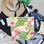 Bolso De Tela Fin de semana de Chicas de Flores Tropicales de Fl<br><div class="desc">El diseño de las bolsas de tote de estilo tropical presenta un flamingo rosado enmarcado con un estilo isleño hawaiano con flores de hibiscos rosas, amarillos y blancos y un fondo de hojas de palma verde. Personalice el texto del guión del personalizado para el fin de semana, el nombre u...</div>