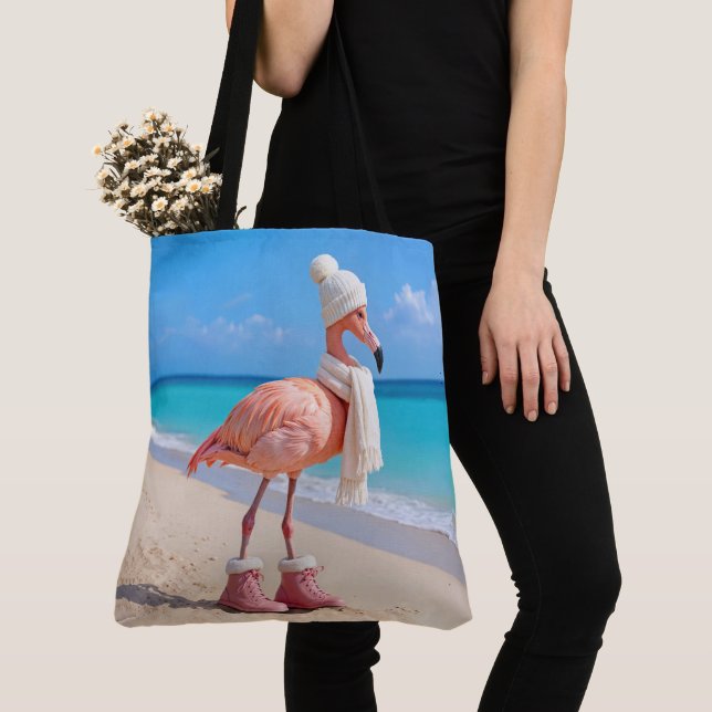 Bolso De Tela Flamingo Wearing Winter Scarf and Hat (Detalle)