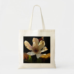 Bolso De Tela Flor Pillow Magnolia sobre fondo negro
