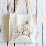 Bolso De Tela Floral salvaje Boho Protea Pampas personalizada<br><div class="desc">Esta bolsa de té personalizada incluye protea de color de agua pintada, orquídea blanca, pasto seco de pampas, anurio blanco, flor silvestre, hojas con un marco de arco y una foto en la parte posterior. Para una personalización más avanzada de este diseño, haga clic en el BOTÓN HERRAMIENTA DE DISEÑO...</div>