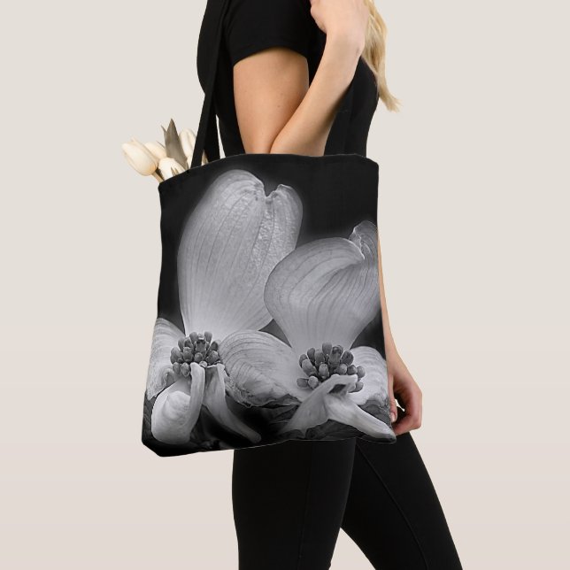 Bolso De Tela Flores De Dogwood En Blanco Y Negro (Detalle)