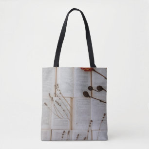 Bolso De Tela Flores secas en los libros