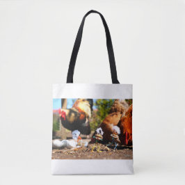 Bolso De Tela Fubby spelend met de kippen en haan.