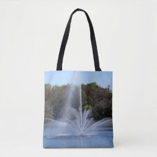 Bolso De Tela Fuente En Un Lago