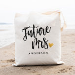 Bolso De Tela Futuro Sra. Calligraphy<br><div class="desc">Mira más de 400 populares estilos de bolsas de boda de la colección de "Boda Tote Bags" de nuestra tienda. Haga clic en "Editar diseño" para que pueda realizar más personalizares. ¡Puedes cambiar el tamaño del tipo de letra, el color del tipo de letra y más! bolsas de boda, bolsos...</div>
