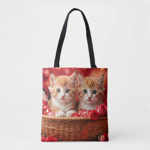 Bolso De Tela Gatitos lindos en una cesta de paja,