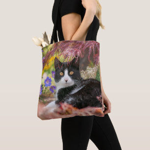 Bolso De Tela Gato blanco-negro lindo descansando bajo un árbol