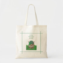 Gato gracioso en el Día de San Patricio