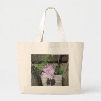 Bolso De Tela Gigante Baños Rosa Dianthus sobre la cerca
