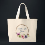 Bolso De Tela Gigante Boda de flores anémónicas de color agua<br><div class="desc">Estas bolsas bodas de tetas presentan un elegante guión azul sobre un fondo blanco rodeado de hermosas flores anemónicas en rosa, lavanda, azul, violeta y con hojas verdes. El texto se puede personalizar editando los cuadros de texto. Diseñado para ti por Evco Studio © en www.zazzle.com/store/evcostudio #boda #maternal ofegroom #bridalparty...</div>