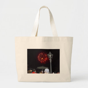 Bolso De Tela Gigante Celebración de fuegos artificiales rojos con image