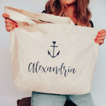 Bolso De Tela Gigante Corazón Ancla Nombre Personalizado Despedida de So<br><div class="desc">Dale la bienvenida a las damas de honor y amigas a tu fiesta de despedida de soltera náutica o de navegación con estas adorables bolsas de mano personalizadas. El diseño presenta una ilustración de un barco azul marino coronada por un pequeño corazón, con una línea de texto en escritura cursiva...</div>