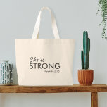 Bolso De Tela Gigante Ella es fuerte | Proverbios 31:25 Fe cristiana<br><div class="desc">Sencilla y elegante escritura cristiana cita el arte en la bolsa con verso de la biblia "She is Strong - Proverbs 31:25" en la moderna tipografía minimalista de negro. Este diseño moderno y moderno es la declaración perfecta de regalo y moda. | #cristiana #religión #Escrituras #fe #Bible #jesus #bethelight</div>