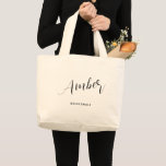Bolso De Tela Gigante Nombre de la dama de honor del guión moderno Gran<br><div class="desc">Sorprenda a sus damas de honor con regalos personalizados de fiesta nupcial y utilice esta bolsa de té para juntar todo. Esta elegante bolsa de tetas moderna y minimalista incluye el nombre que elijas en un guión moderno de estilo caligráfico y "Bridesmaid" en una letra limpia.</div>
