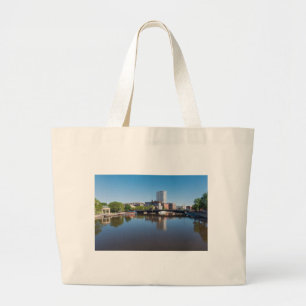 Bolso De Tela Gigante orilla del río milwaukee y puente de la calle esta