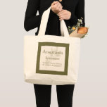 Bolso De Tela Gigante Personalized Bridesmaid Tote Bag<br><div class="desc">Celebrate your bridal party with this elegant personalized bridesmaid tote bag, featuring a beautiful custom name design framed with a classic green border. This timeless tote makes a thoughtful and practical gift for bridesmaids, maid of honor, or bridal party members. The natural canvas bag paired with deep green handles creates...</div>